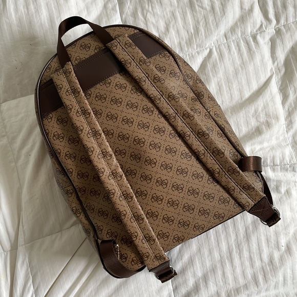 Guess Kevin Logo-Print Backpack - Picture 5 of 9